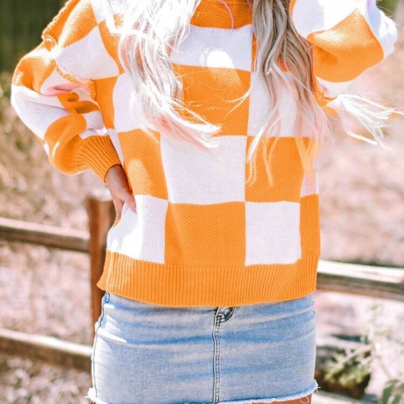 ecrocoo Sweaters - Orange and White Checkered Sweater